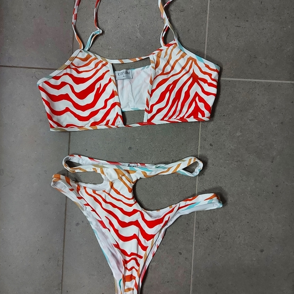 4 Large New swimsuits - Picture 3 of 5